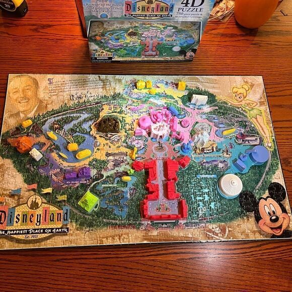 Disney Parks Exclusive Disneyland 4D 750 Piece Puzzle And 50 Building Replicas - Picture 6 of 8